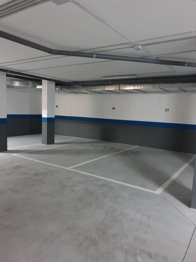 Boutique Apartment Near The Beach, 1 Gbps Wi-Fi マラガ エクステリア 写真