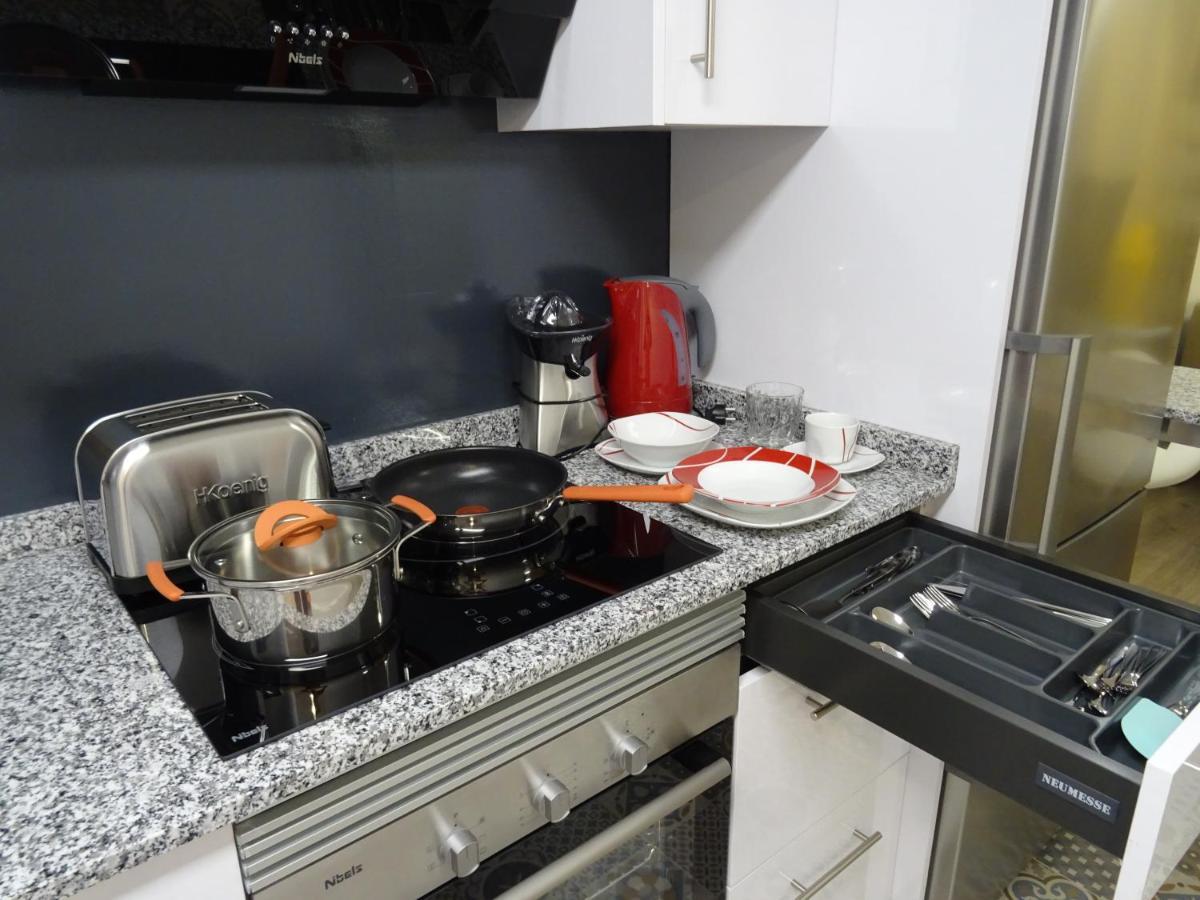 Boutique Apartment Near The Beach, 1 Gbps Wi-Fi マラガ エクステリア 写真