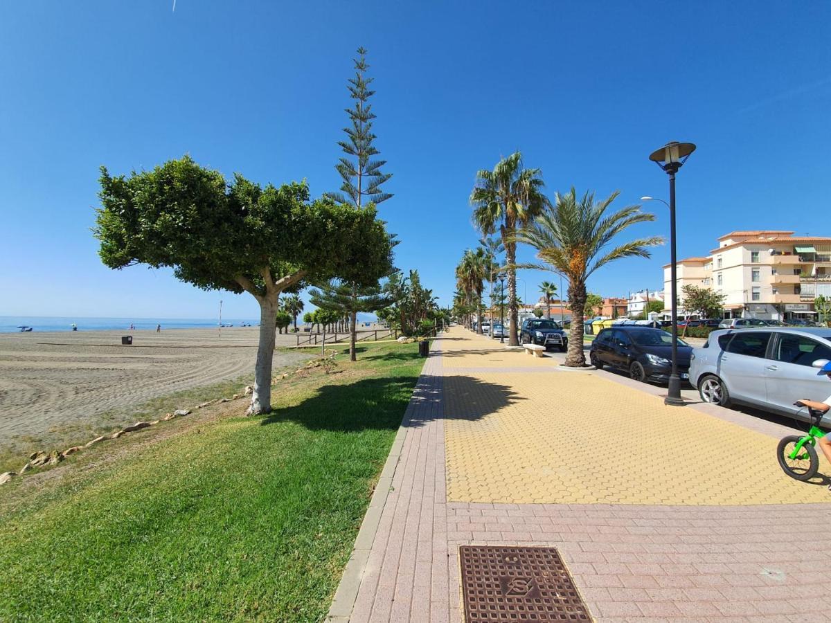 Boutique Apartment Near The Beach, 1 Gbps Wi-Fi マラガ エクステリア 写真
