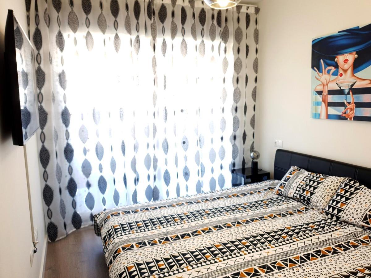 Boutique Apartment Near The Beach, 1 Gbps Wi-Fi マラガ エクステリア 写真